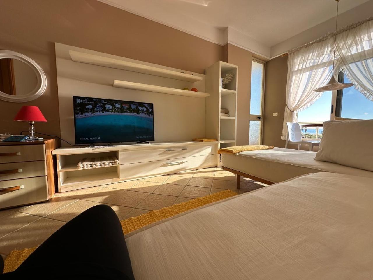 Beach View! Seaside Apartment Durrës Eksteriør bilde